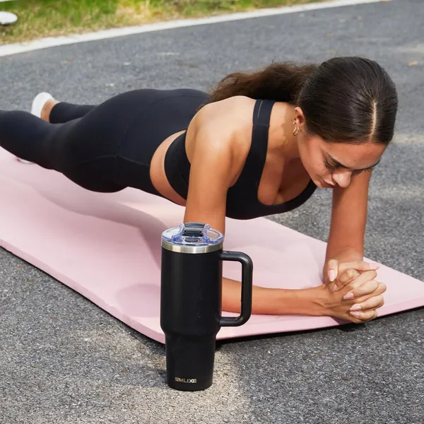 Black_Stainless_Steel_Double_Walled_Insulated_Bpa_Free_Tumbler_With_Straw_(1200_Ml)