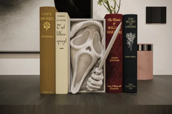Ghostface_Slasher_Book_Display_Stand