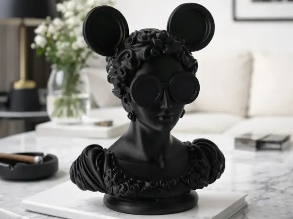 Mickey_Mouse_Girl_Statue