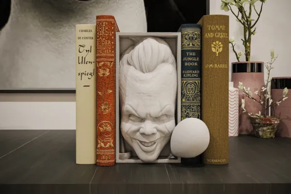 Pennywise_Character_Book_Holder
