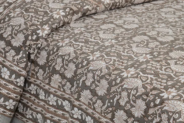 Rajasthani_Jaipuri_Traditional_Cotton_King_Size_Bedsheet_with_2_Pillow_Cover_(Brown_&_White)