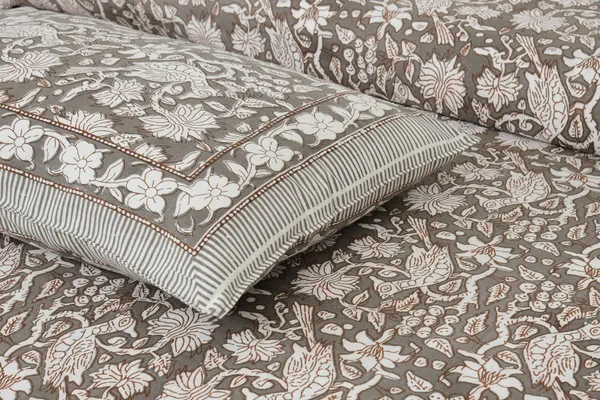 Rajasthani_Jaipuri_Traditional_Cotton_King_Size_Bedsheet_with_2_Pillow_Cover_(Brown_&_White)