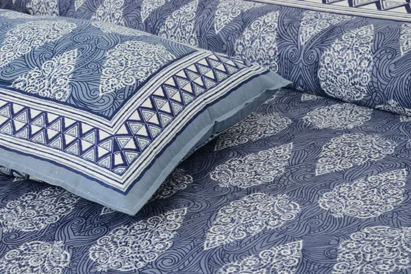 Rajasthani_Jaipuri_Traditional_Cotton_King_Size_Bedsheet_with_2_Pillow_Cover_(White,_Grey_&_Blue)