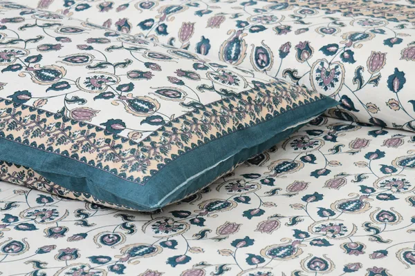 Rajasthani_Jaipuri_Traditional_Cotton_King_Size_Bedsheet_with_2_Pillow_Cover_(Green)