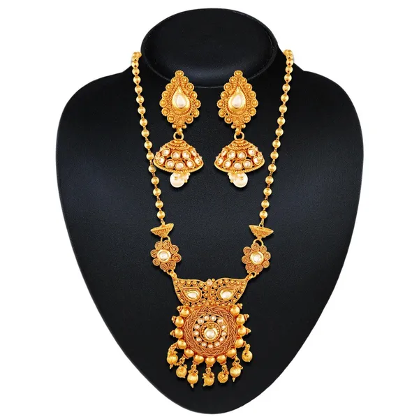Gold_Traditional_Ethnic_White_Diamond_Wedding_Jewellery_Pendant_Set_For_Women
