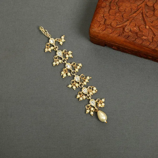 Gold_Traditional_Delicate_Gold_Plated_Kundan_Maang_Tikka_For_Women_|_Gifting_For_Karwachauth