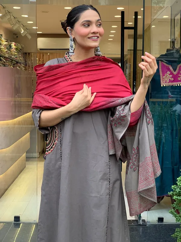 Grey_Cotton_Embroidered_Kurta_Set_For_Women