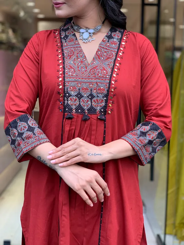 Maroon_Cotton_Printed_Kurta_Set_For_Women