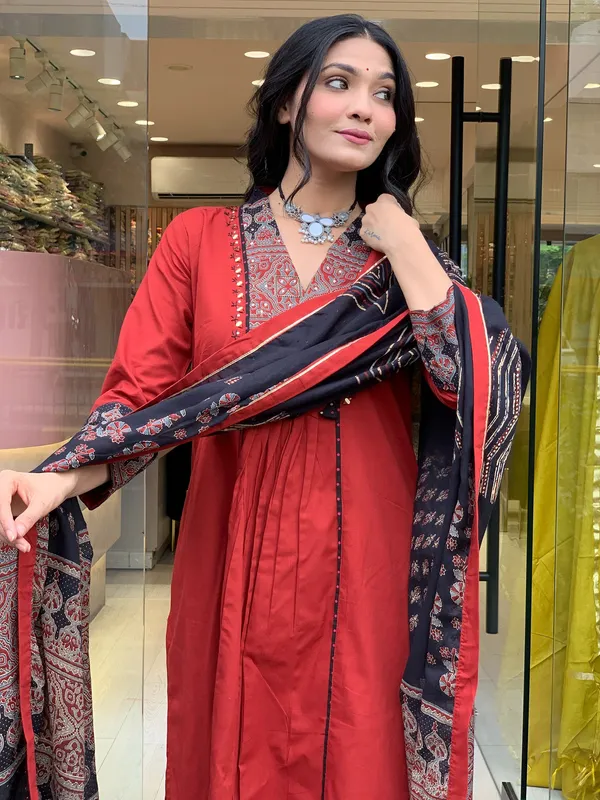 Maroon_Cotton_Printed_Kurta_Set_For_Women