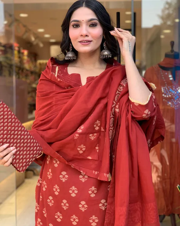 Red_Cotton_Printed_Kurta_Set_For_Women