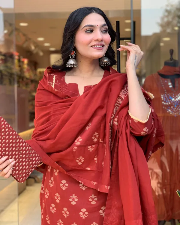 Red_Cotton_Printed_Kurta_Set_For_Women