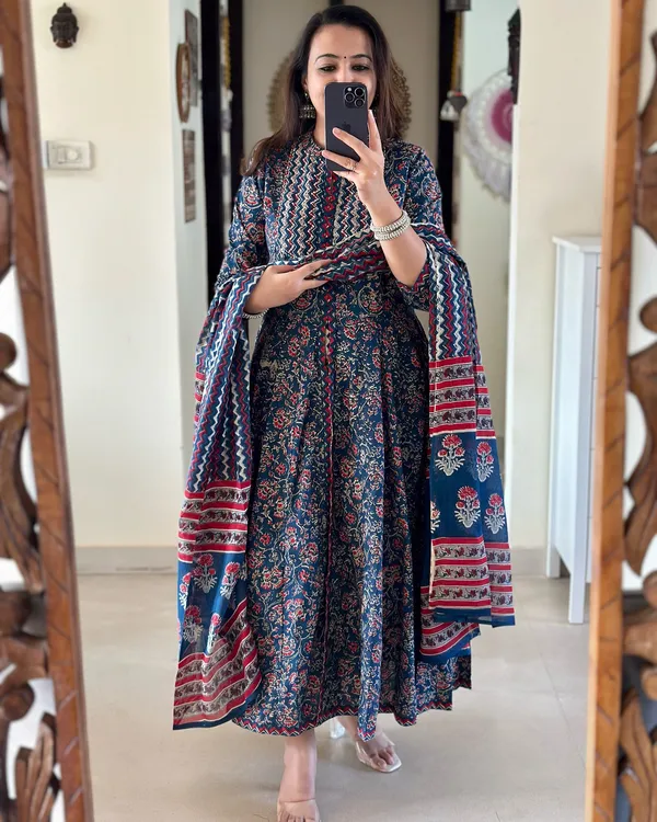 Navy_Blue_Cotton_Printed_Kurta_Set_For_Women