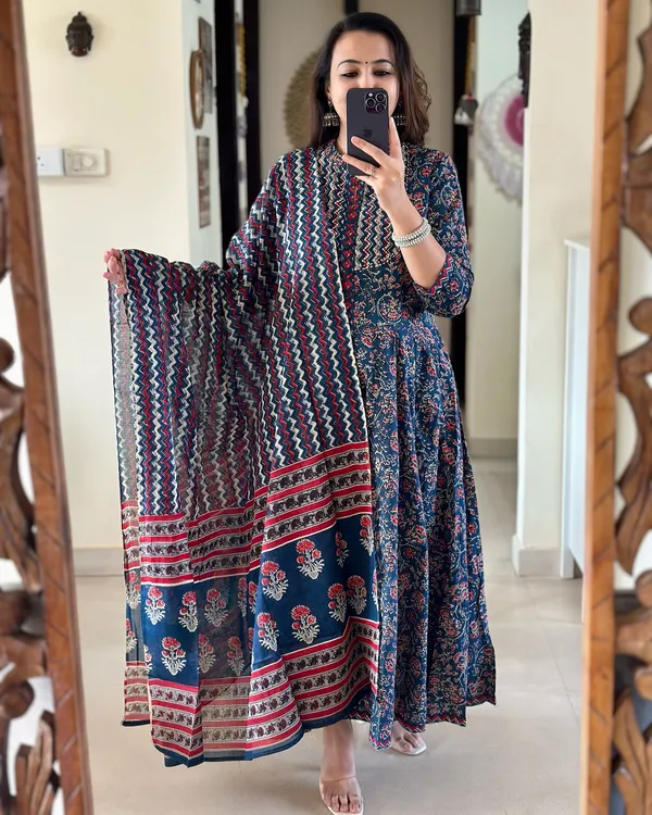 Navy_Blue_Cotton_Printed_Kurta_Set_For_Women