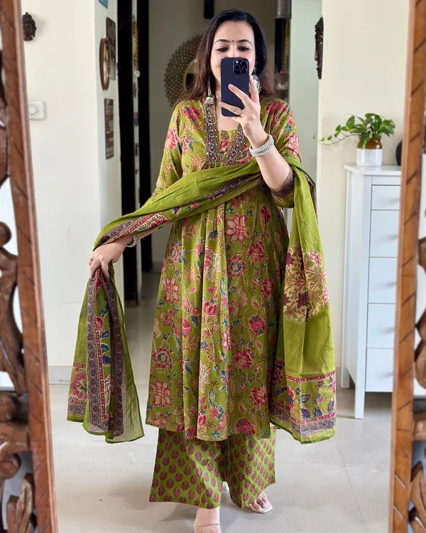 Green_Cotton_Printed_Kurta_Set_For_Women