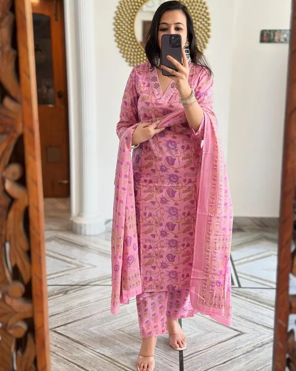Light_Pink_Cotton_Printed_Kurta_Set_For_Women