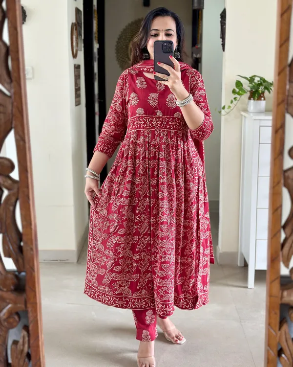 Red_Cotton_Printed_Kurta_Set_For_Women