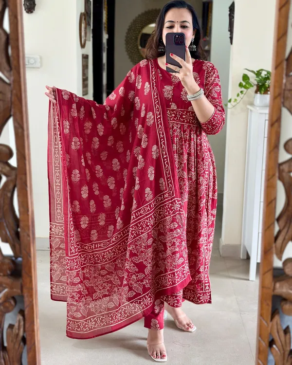 Red_Cotton_Printed_Kurta_Set_For_Women