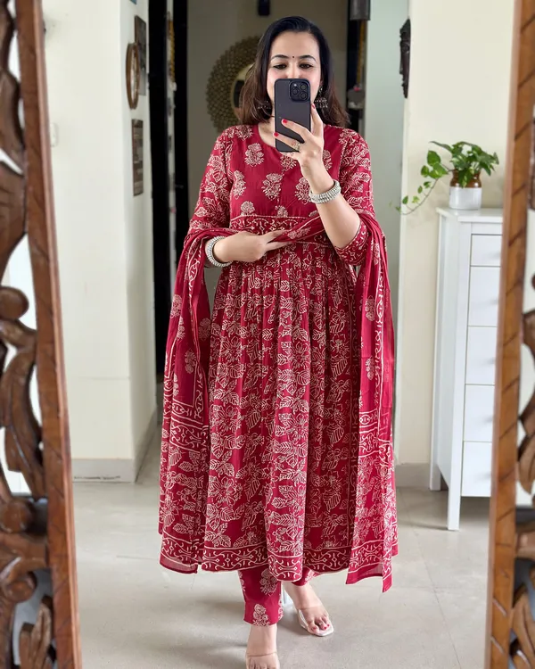 Red_Cotton_Printed_Kurta_Set_For_Women