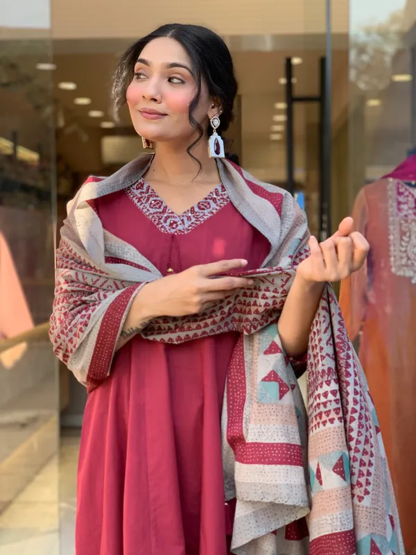 Red_Cotton_Printed_Kurta_Set_For_Women