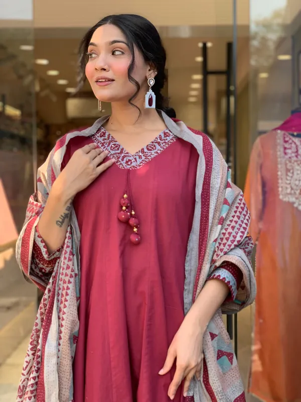 Red_Cotton_Printed_Kurta_Set_For_Women
