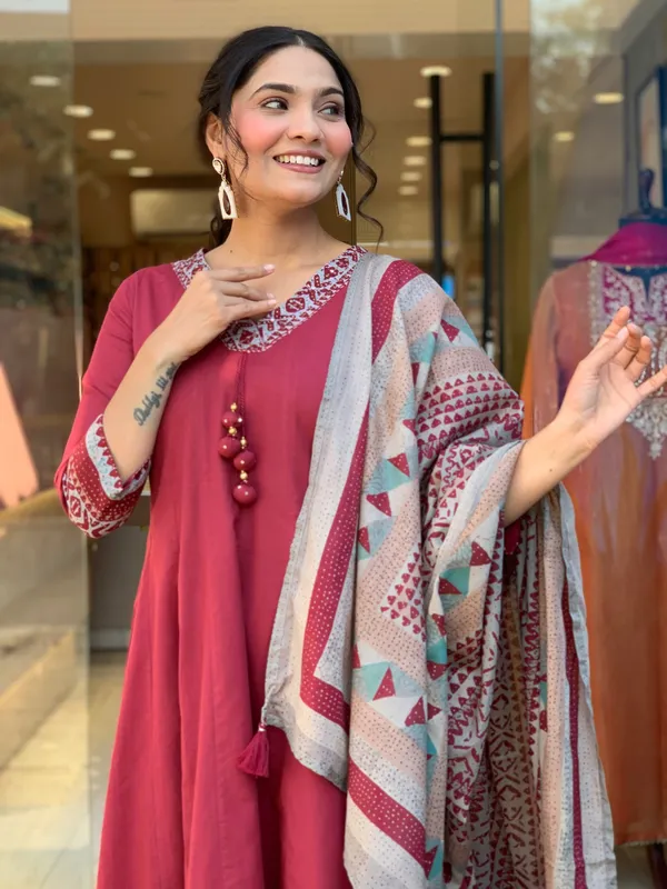 Red_Cotton_Printed_Kurta_Set_For_Women