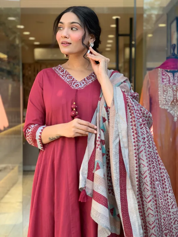 Red_Cotton_Printed_Kurta_Set_For_Women