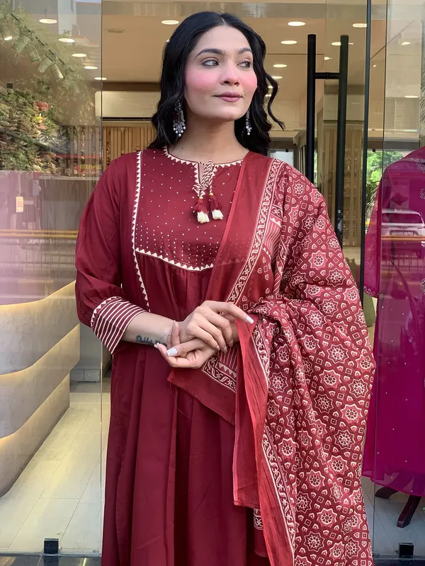 Red_Cotton_Printed_Kurta_Set_For_Women