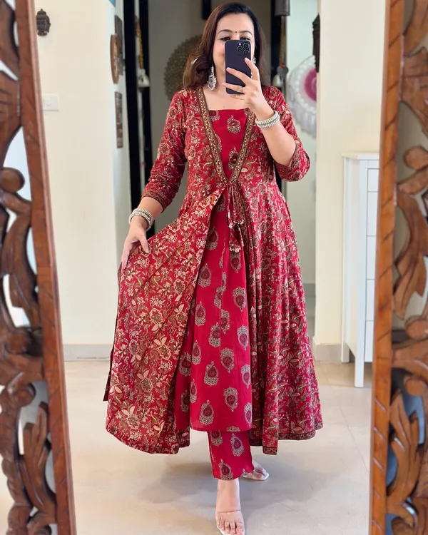 Red_Cotton_Printed_Kurta_Set_For_Women