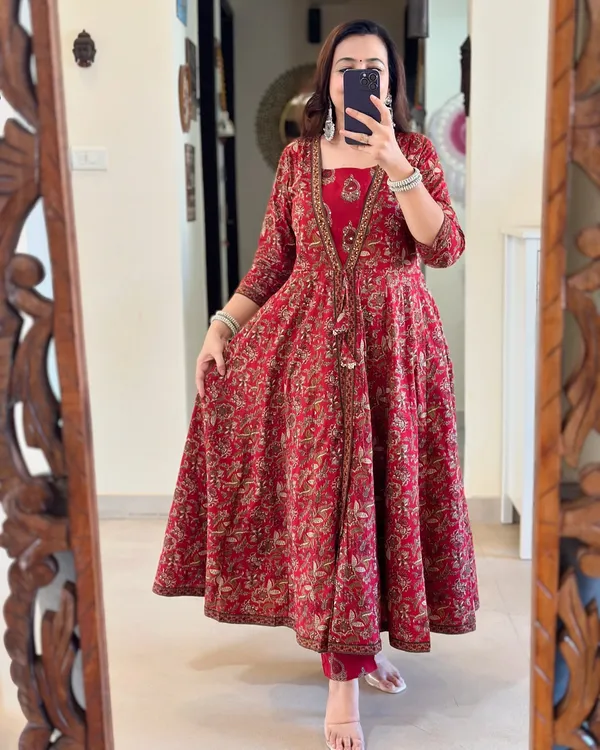 Red_Cotton_Printed_Kurta_Set_For_Women