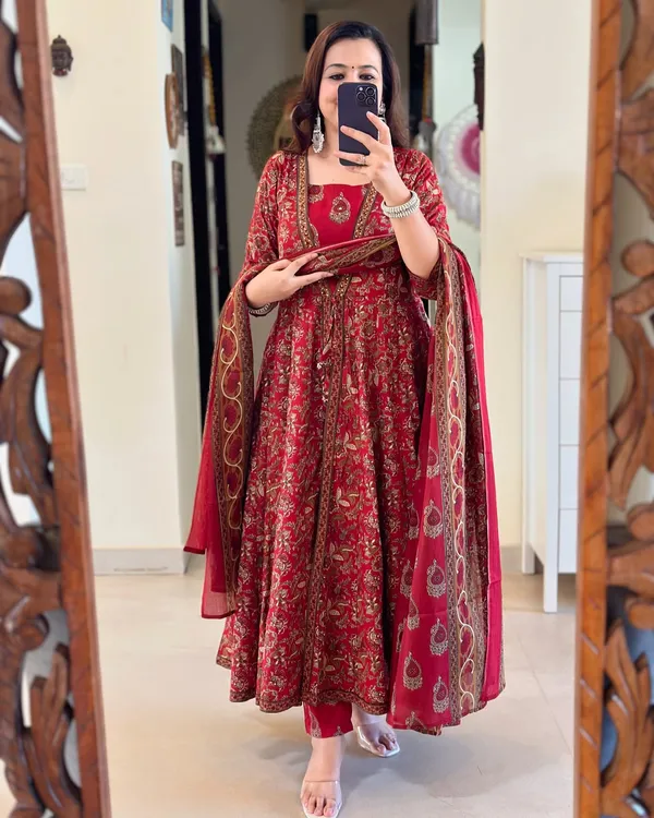 Red_Cotton_Printed_Kurta_Set_For_Women