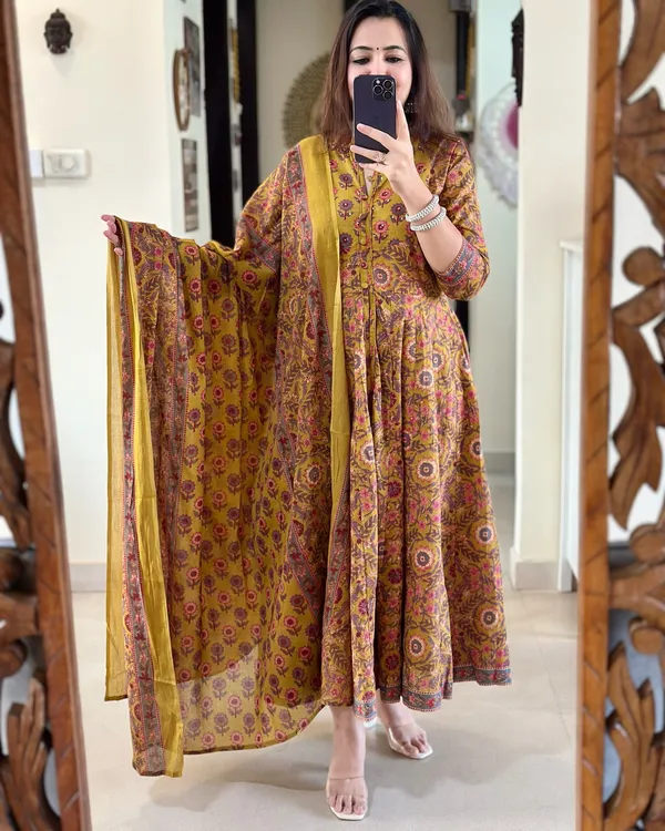 Yellow_Cotton_Printed_Kurta_Set_For_Women