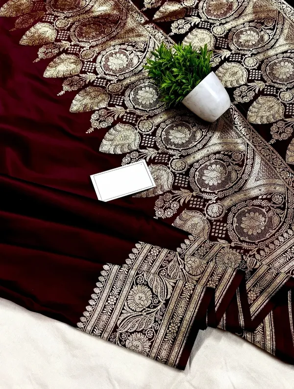 Banarasi_Satin_Silk_Silver_Zari_Saree_With_Heavy_Zari_Pallu_With_Unstitched_Blouse_Piece