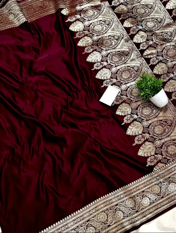 Banarasi_Satin_Silk_Silver_Zari_Saree_With_Heavy_Zari_Pallu_With_Unstitched_Blouse_Piece
