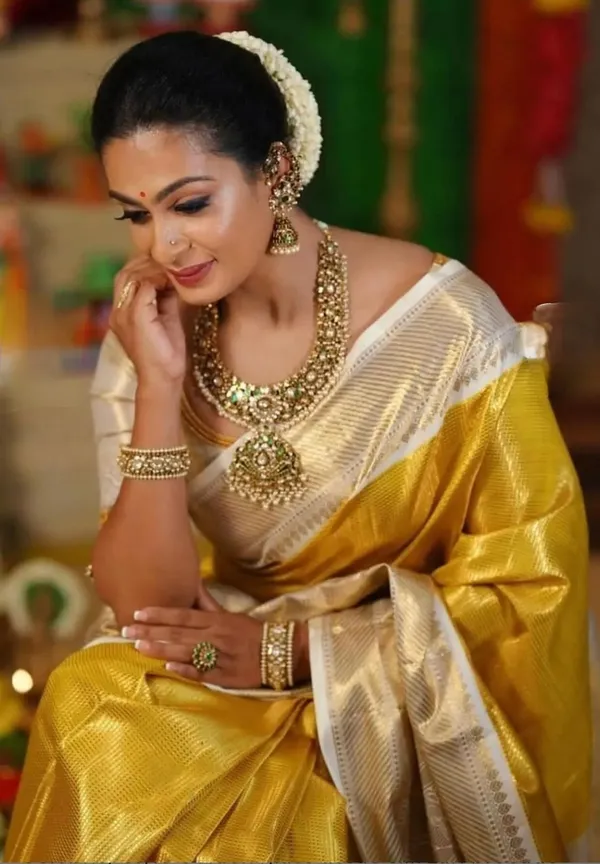 Banarasi_Gold_Kanjivaram_Inspired_Tissue_Silk_Wedding_Collection_Saree_With_Unstitched_Blouse_Piece