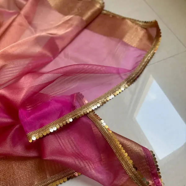 Banarasi_Rani_Pink_Jahnvi_Kapoor_Inspired_Tissue_Silk_Shimmer_Saree_With_Sequence_Lace_With_Unstitched_Blouse_Piece