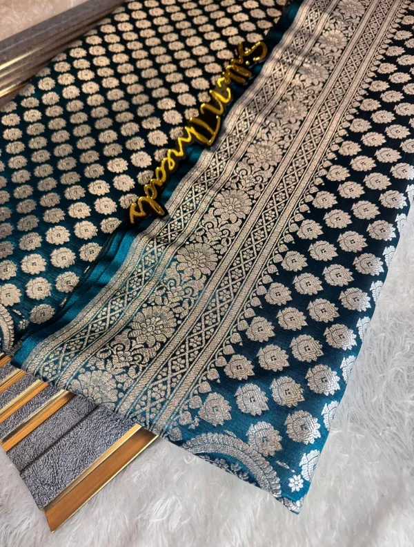Banarasi_Satin_Silk_Silver_Zari_Saree_With_Dual_Shaded_Tone_Pattern