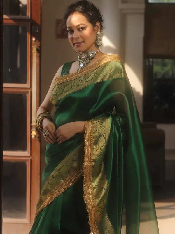 Banarasi_Tissue_Silk_Saree_with_Dual_Tone_Pattern_and_Designer_Lace