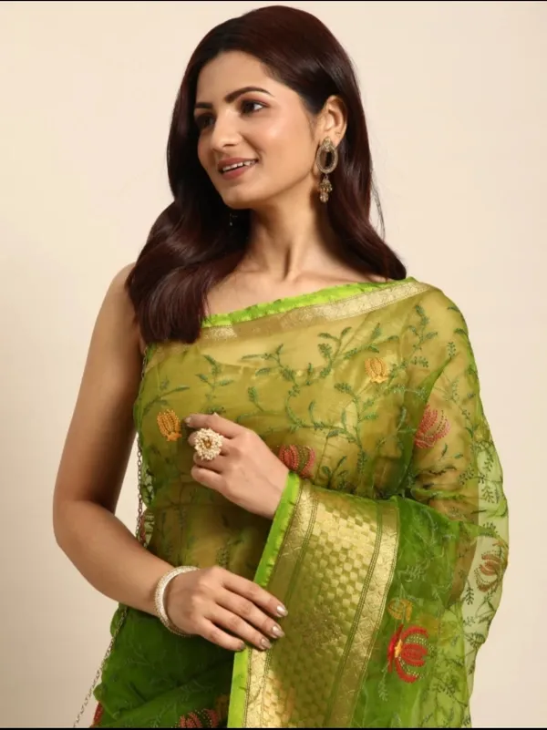 Organza_Silk_Resham_Embroidery_Saree_With_Tassels_With_Unstitched_Blouse_Piece