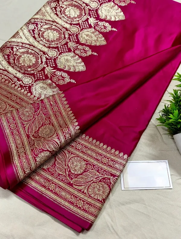 Banarasi_Satin_Silk_Silver_Zari_Saree_With_Heavy_Zari_Pallu_With_Unstitched_Blouse_Piece