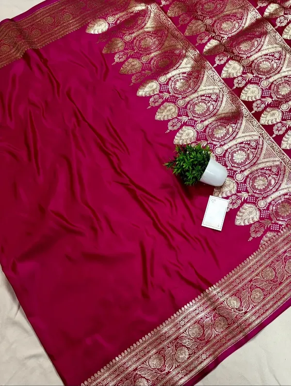Banarasi_Satin_Silk_Silver_Zari_Saree_With_Heavy_Zari_Pallu_With_Unstitched_Blouse_Piece