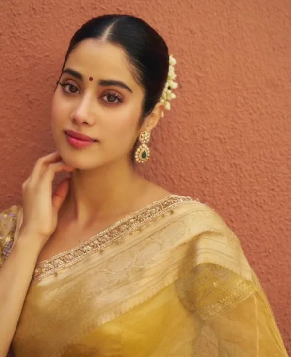 Banarasi_Yellow_Jahnvi_Kapoor_Inspired_Tissue_Silk_Shimmer_Saree_With_Sequence_Lace_With_Unstitched_Blouse_Piece