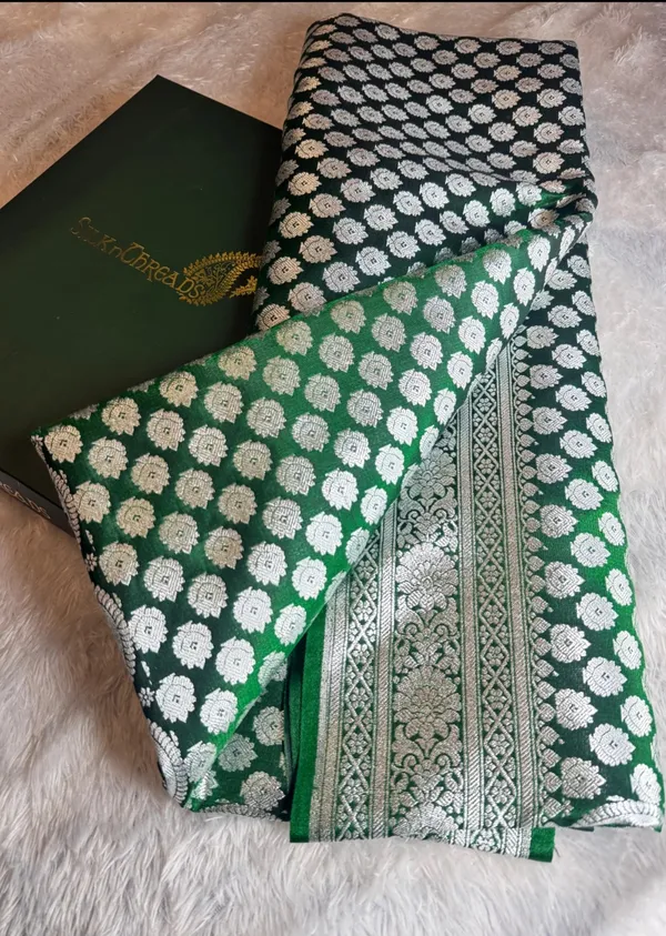 Banarasi_Satin_Silk_Silver_Zari_Saree_With_Dual_Shaded_Tone_Pattern