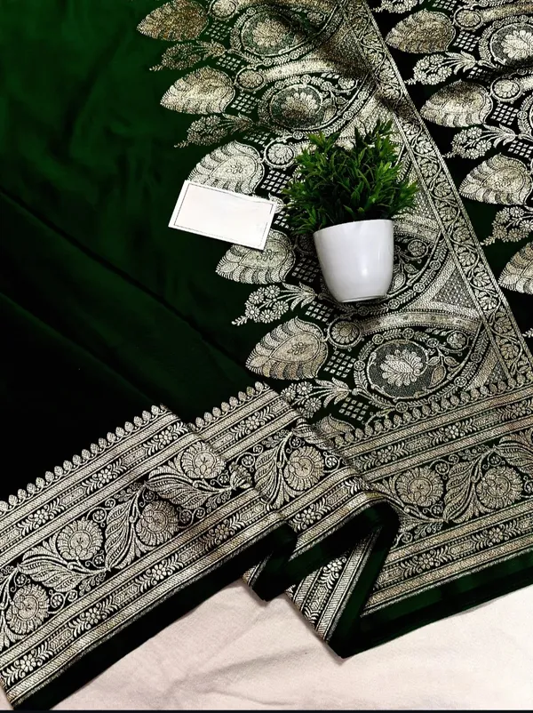 Banarasi_Satin_Silk_Silver_Zari_Saree_With_Heavy_Zari_Pallu_With_Unstitched_Blouse_Piece