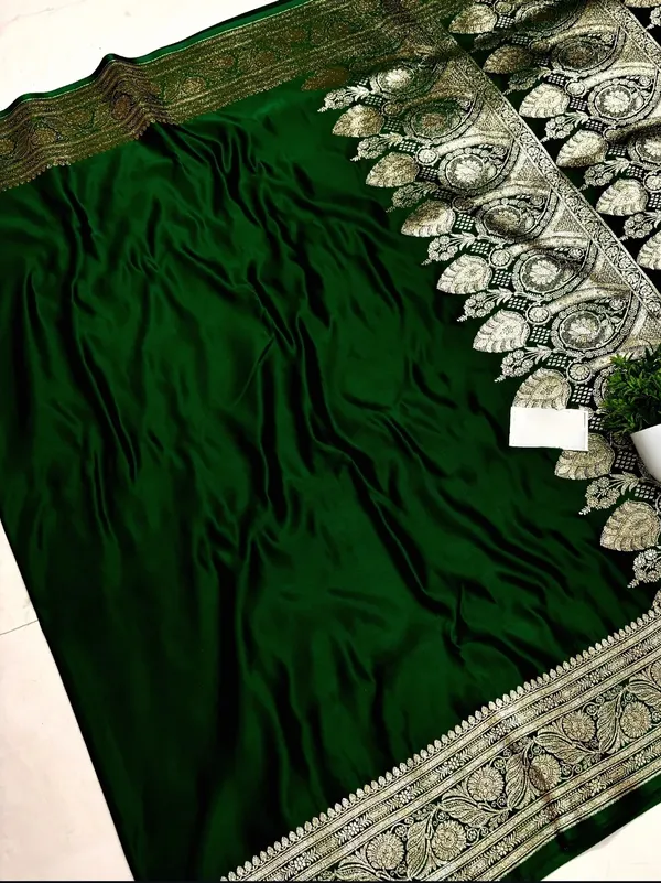 Banarasi_Satin_Silk_Silver_Zari_Saree_With_Heavy_Zari_Pallu_With_Unstitched_Blouse_Piece