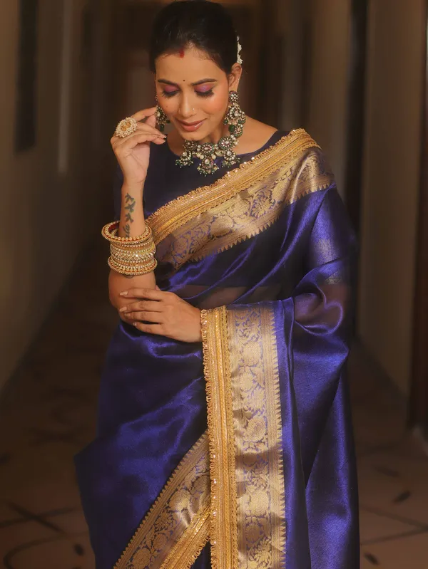 Banarasi_Tissue_Silk_Saree_with_Dual_Tone_Pattern_and_Designer_Lace