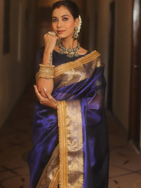 Banarasi_Tissue_Silk_Saree_with_Dual_Tone_Pattern_and_Designer_Lace
