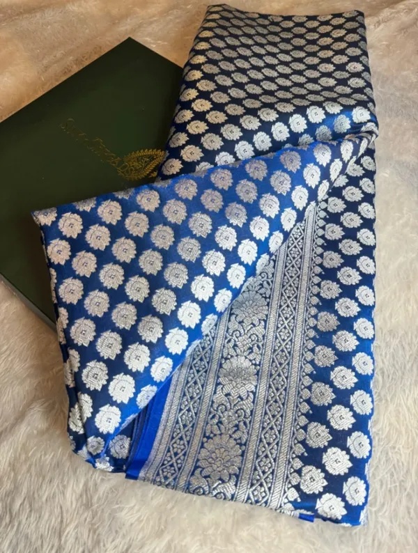 Banarasi_Satin_Silk_Silver_Zari_Saree_With_Dual_Shaded_Tone_Pattern