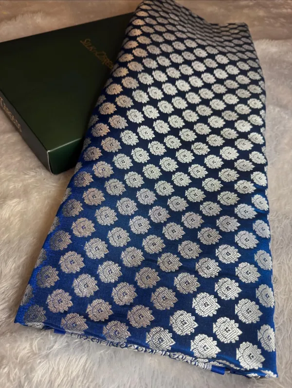 Banarasi_Satin_Silk_Silver_Zari_Saree_With_Dual_Shaded_Tone_Pattern
