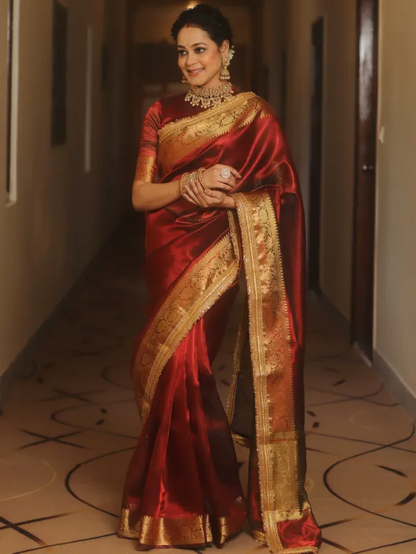 Banarasi_Tissue_Silk_Saree_with_Dual_Tone_Pattern_and_Designer_Lace