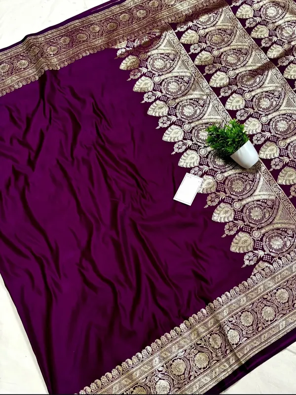 Banarasi_Satin_Silk_Silver_Zari_Saree_With_Heavy_Zari_Pallu_With_Unstitched_Blouse_Piece